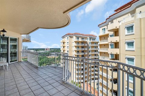 Condo in Saint Petersburg, Florida, 3 bedrooms № 2106967 - photo 27