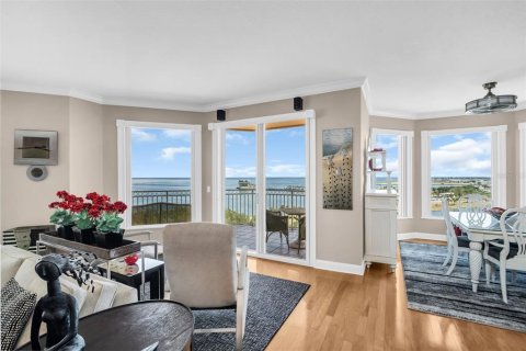 Condo in Saint Petersburg, Florida, 3 bedrooms № 2106967 - photo 12