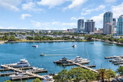 Condo à Saint Petersburg, Floride, 3 chambres № 2106967