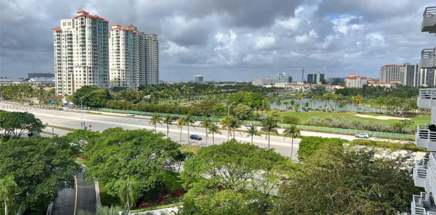 Кондоминиум с 1 спальней в Авентура, Флорида № 2017878