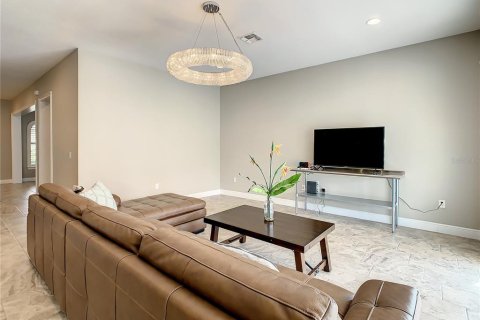 Casa en alquiler en Orlando, Florida, 5 dormitorios, 380.25 m2 № 1912798 - foto 15
