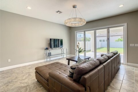Casa en alquiler en Orlando, Florida, 5 dormitorios, 380.25 m2 № 1912798 - foto 19
