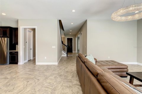 Casa en alquiler en Orlando, Florida, 5 dormitorios, 380.25 m2 № 1912798 - foto 16