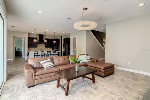 Casa en alquiler en Orlando, Florida, 5 dormitorios, 380.25 m2 № 1912798 - foto 17