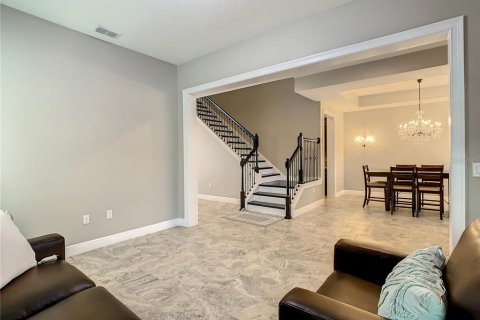 Casa en alquiler en Orlando, Florida, 5 dormitorios, 380.25 m2 № 1912798 - foto 12