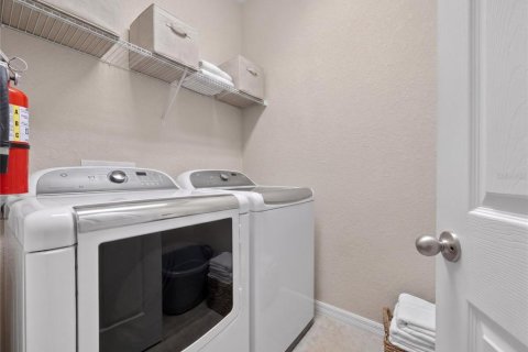 Townhouse in Orlando, Florida 4 bedrooms, 227.52 sq.m. № 2210190 - photo 22