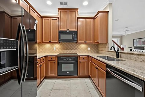 Townhouse in Orlando, Florida 4 bedrooms, 227.52 sq.m. № 2210190 - photo 12