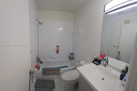 Adosado en venta en Pembroke Pines, Florida, 2 dormitorios, 108.6 m2 № 2033528 - foto 4