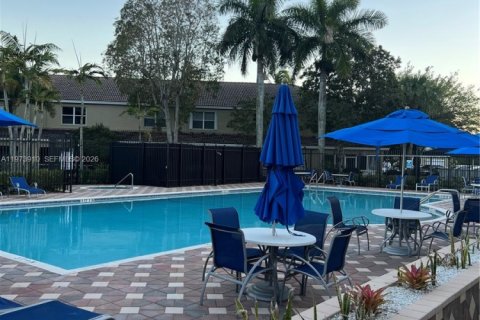 Adosado en venta en Pembroke Pines, Florida, 2 dormitorios, 108.6 m2 № 2033528 - foto 13