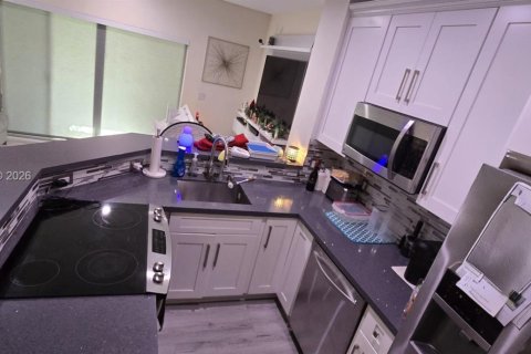 Adosado en Pembroke Pines, Florida 2 dormitorios, 108.6 m2 № 2033528