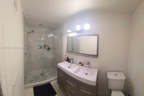 Adosado en venta en Pembroke Pines, Florida, 2 dormitorios, 108.6 m2 № 2033528 - foto 3