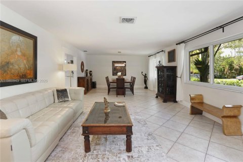 House in Hollywood, Florida 4 bedrooms, 203.36 sq.m. № 2044317 - photo 3