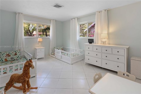 House in Hollywood, Florida 4 bedrooms, 203.36 sq.m. № 2044317 - photo 25