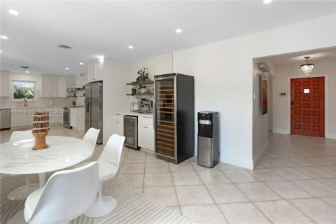 House in Hollywood, Florida 4 bedrooms, 203.36 sq.m. № 2044317 - photo 22