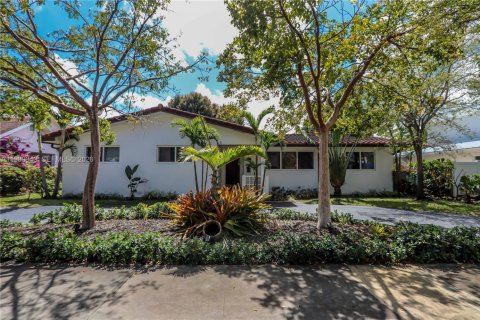 House in Hollywood, Florida 4 bedrooms, 203.36 sq.m. № 2044317