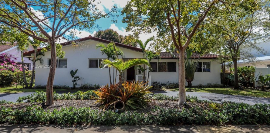 House in Hollywood, Florida 4 bedrooms, 203.36 sq.m. № 2044317