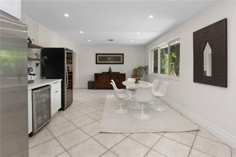 House in Hollywood, Florida 4 bedrooms, 203.36 sq.m. № 2044317 - photo 19