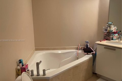Condominio en alquiler en Aventura, Florida, 2 dormitorios, 123.56 m2 № 1802833 - foto 11