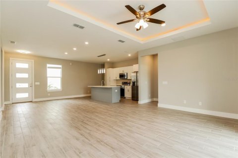 Casa en alquiler en Kissimmee, Florida, 4 dormitorios, 155.15 m2 № 2112992 - foto 2