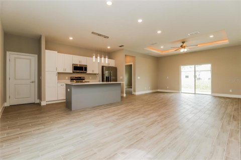Casa en alquiler en Kissimmee, Florida, 4 dormitorios, 155.15 m2 № 2112992 - foto 8