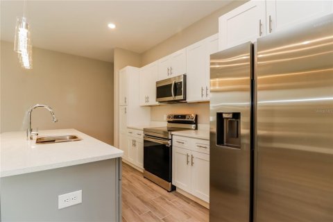 Casa en alquiler en Kissimmee, Florida, 4 dormitorios, 155.15 m2 № 2112992 - foto 6