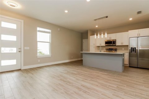 Casa en alquiler en Kissimmee, Florida, 4 dormitorios, 155.15 m2 № 2112992 - foto 3