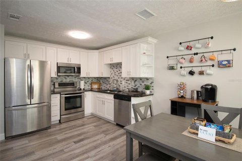 Apartamento en alquiler en Largo, Florida, 3 dormitorios, 111.48 m2 № 1913977 - foto 3