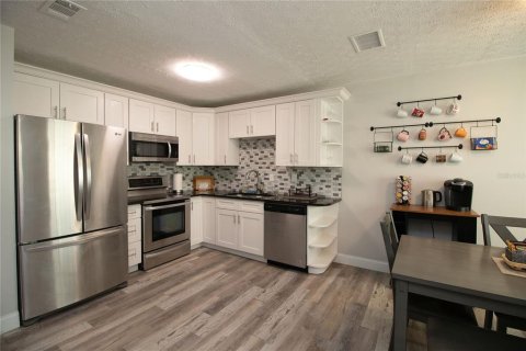 Apartamento en alquiler en Largo, Florida, 3 dormitorios, 111.48 m2 № 1913977 - foto 6