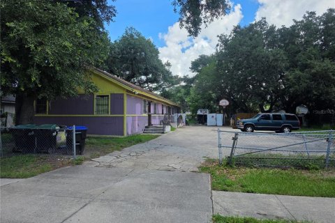 House in Orlando, Florida 5 bedrooms, 216 sq.m. № 2100493 - photo 8