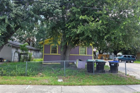 House in Orlando, Florida 5 bedrooms, 216 sq.m. № 2100493 - photo 3