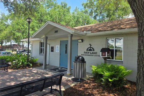 House in Orlando, Florida 5 bedrooms, 216 sq.m. № 2100493 - photo 10
