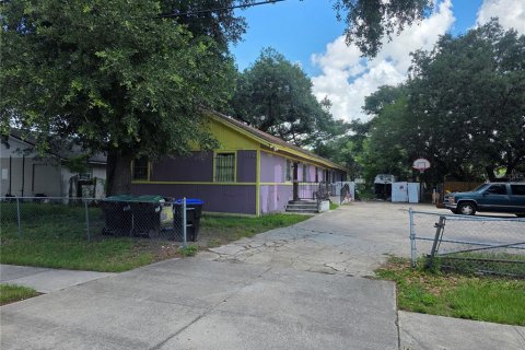 House in Orlando, Florida 5 bedrooms, 216 sq.m. № 2100493 - photo 5