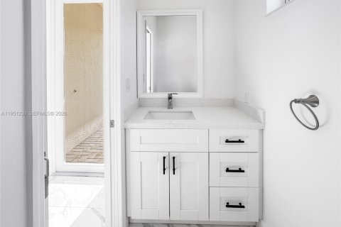 Casa en venta en Port St. Lucie, Florida, 4 dormitorios, 254.37 m2 № 2007239 - foto 21