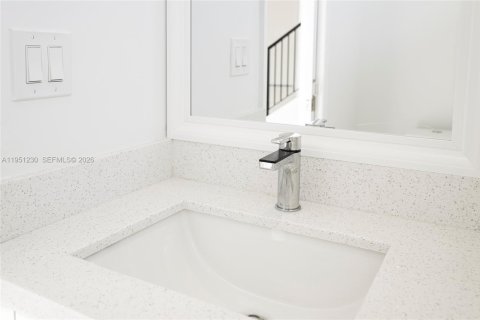 Casa en venta en Port St. Lucie, Florida, 4 dormitorios, 254.37 m2 № 2007239 - foto 19