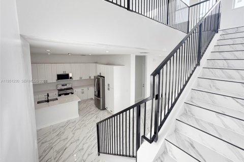 Casa en venta en Port St. Lucie, Florida, 4 dormitorios, 254.37 m2 № 2007239 - foto 25