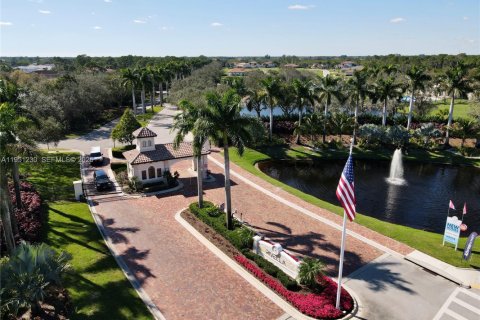 Casa en venta en Port St. Lucie, Florida, 4 dormitorios, 254.37 m2 № 2007239 - foto 5