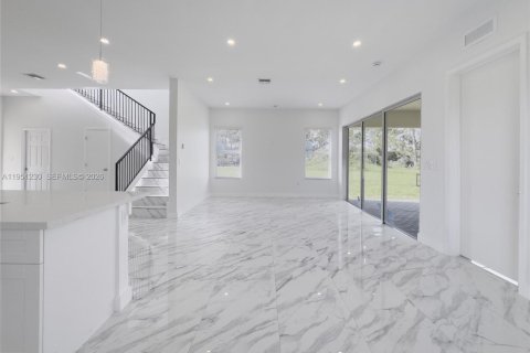 Casa en venta en Port St. Lucie, Florida, 4 dormitorios, 254.37 m2 № 2007239 - foto 16