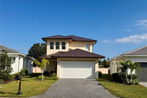 Casa en venta en Port St. Lucie, Florida, 4 dormitorios, 254.37 m2 № 2007239 - foto 2