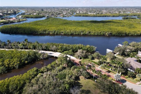 Casa en venta en Port St. Lucie, Florida, 4 dormitorios, 254.37 m2 № 2007239 - foto 9