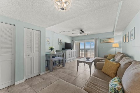 Condo in Satellite Beach, Florida, 2 bedrooms  № 2381242 - photo 8