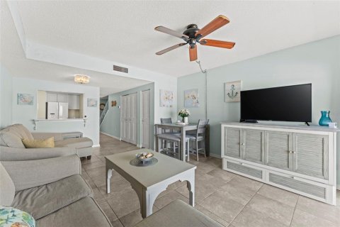 Condo in Satellite Beach, Florida, 2 bedrooms  № 2381242 - photo 11