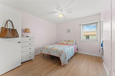 Condo in Satellite Beach, Florida, 2 bedrooms  № 2381242 - photo 15