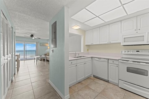Condo in Satellite Beach, Florida, 2 bedrooms  № 2381242 - photo 5