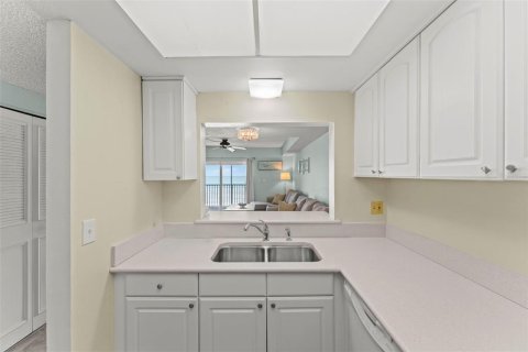 Condo in Satellite Beach, Florida, 2 bedrooms  № 2381242 - photo 6