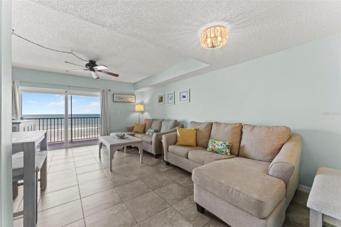 Condo in Satellite Beach, Florida, 2 bedrooms  № 2381242 - photo 9
