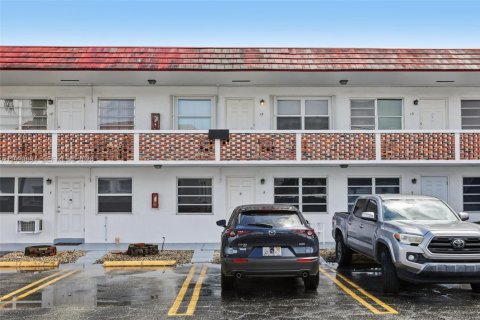Condo in Dania Beach, Florida, 1 bedroom  № 2244319 - photo 16