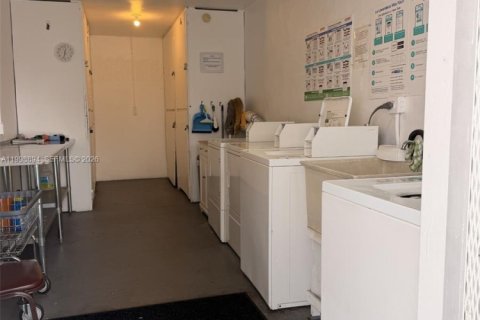 Condo in Dania Beach, Florida, 1 bedroom  № 2244319 - photo 20