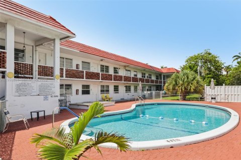 Condo in Dania Beach, Florida, 1 bedroom  № 2244319 - photo 15