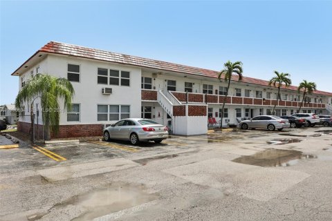Condo in Dania Beach, Florida, 1 bedroom  № 2244319 - photo 18
