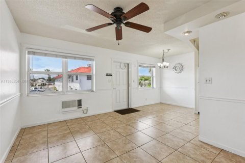 Condo in Dania Beach, Florida, 1 bedroom  № 2244319 - photo 2